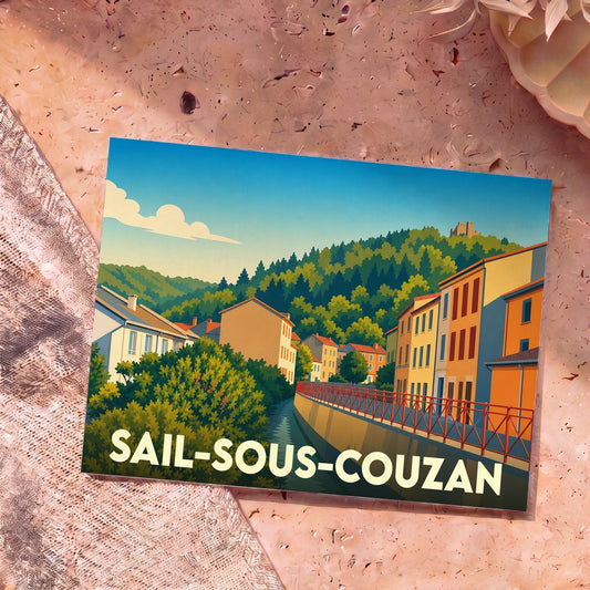 Carte postale souvenir de Sail-sous-Couzan avec une illustration stylisée de la ville et de son château.