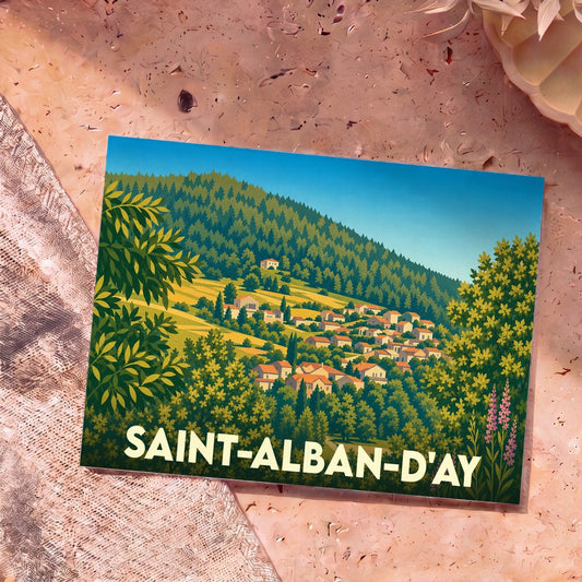 Carte postale souvenir de la ville de Saint-Alban-d'Ay avec une illustration stylisée d'un village niché à flanc de colline boisée.