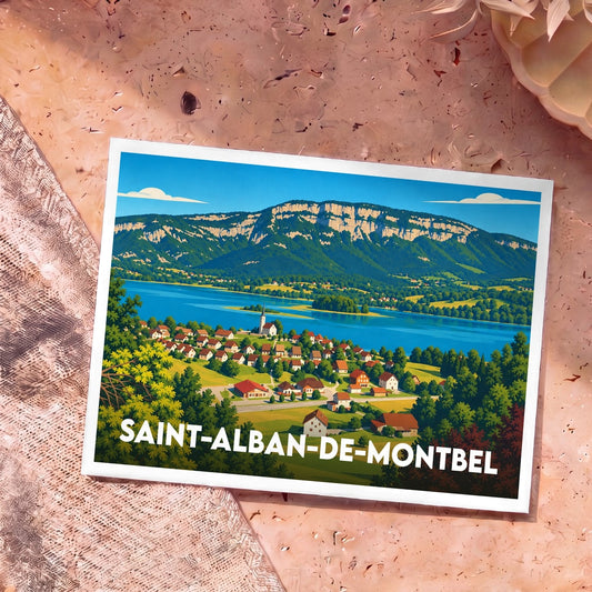 Carte postale souvenir de Saint-Alban-de-Montbel illustrant le village bordant le lac d'Aiguebelette face à la montagne.