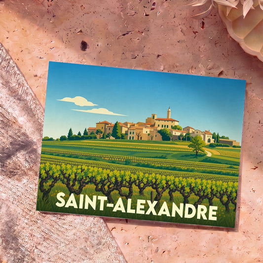 Carte postale souvenir de la ville de Saint-Alexandre illustrant un paysage de vignobles et son village perché.
