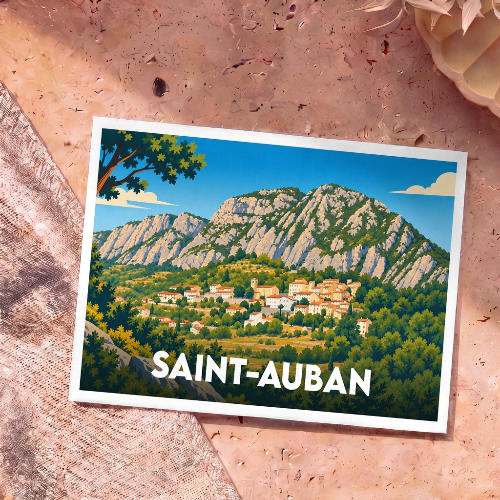 Carte postale souvenir de la ville de Saint-Auban avec une illustration stylisée de son village et de ses montagnes.