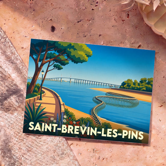 Carte postale souvenir de Saint-Brevin-les-Pins illustrant le Serpent d'Océan et le pont de Saint-Nazaire dans un style graphique rétro.