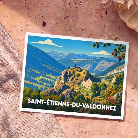 Carte postale souvenir de la ville de Saint-Étienne-du-Valdonnez illustrant un paysage de montagnes et de vallées verdoyantes.