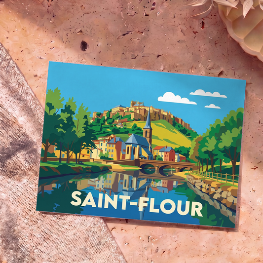 Carte postale souvenir de la ville de Saint-Flour arborant une illustration colorée et stylisée de sa cité médiévale.