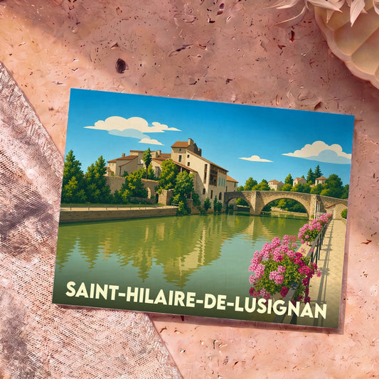 Carte postale souvenir de la ville de Saint-Hilaire-de-Lusignan avec une illustration stylisée d'un pont en pierre enjambant une rivière.