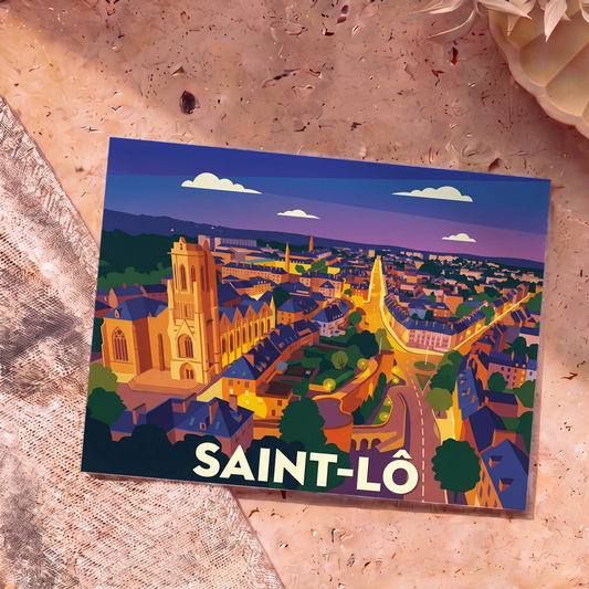 Carte postale souvenir de la ville de Saint-Lô avec une illustration stylisée d'une vue aérienne nocturne.