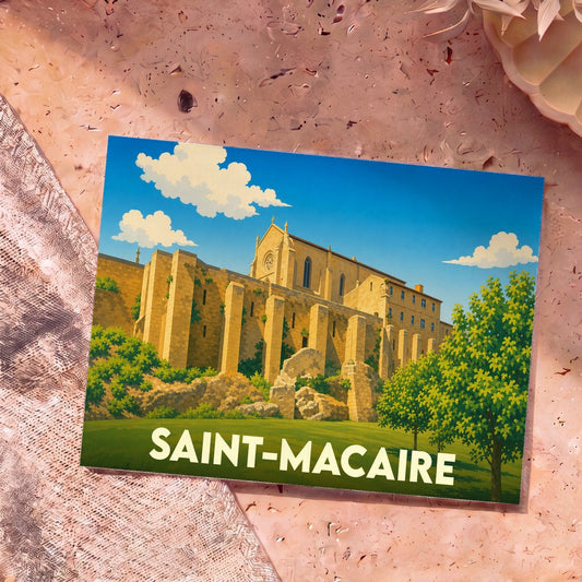 Carte postale souvenir de la ville de Saint-Macaire illustrant ses remparts et son église dans un style graphique épuré.