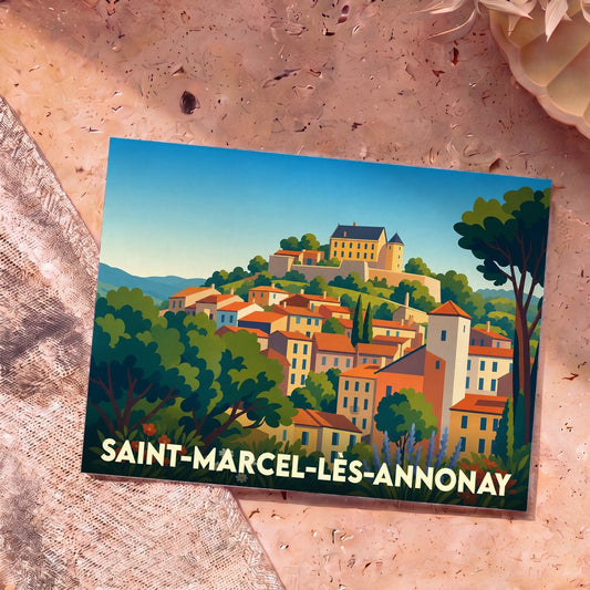 Carte postale souvenir de la ville de Saint-Marcel-lès-Annonay avec une illustration stylisée et colorée.
