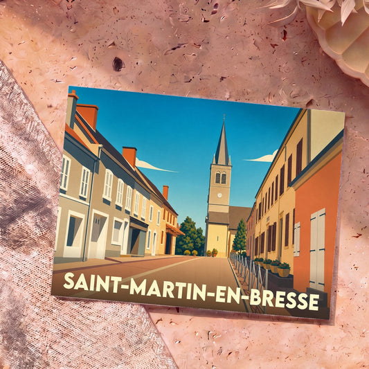 Carte postale souvenir de la ville de Saint-Martin-en-Bresse avec une illustration stylisée d'une rue menant au clocher de l'église.