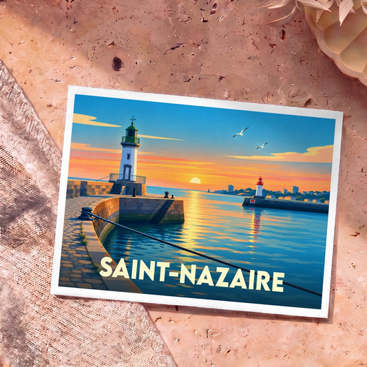 Carte postale souvenir de la ville de Saint-Nazaire avec une illustration stylisée de son port et de ses phares au coucher du soleil.