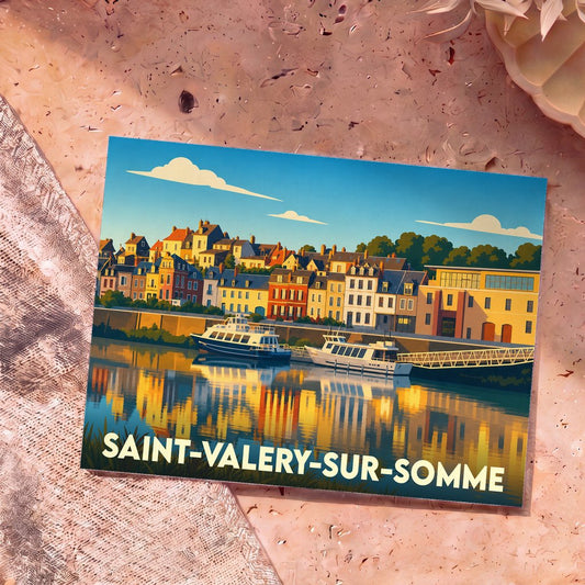 Carte postale souvenir de la ville de Saint-Valery-sur-Somme avec une illustration stylisée de son front de mer.