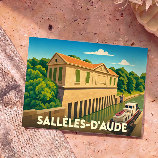 Carte postale souvenir de la ville de Sallèles-d'Aude avec une illustration stylisée du canal et de ses écluses.