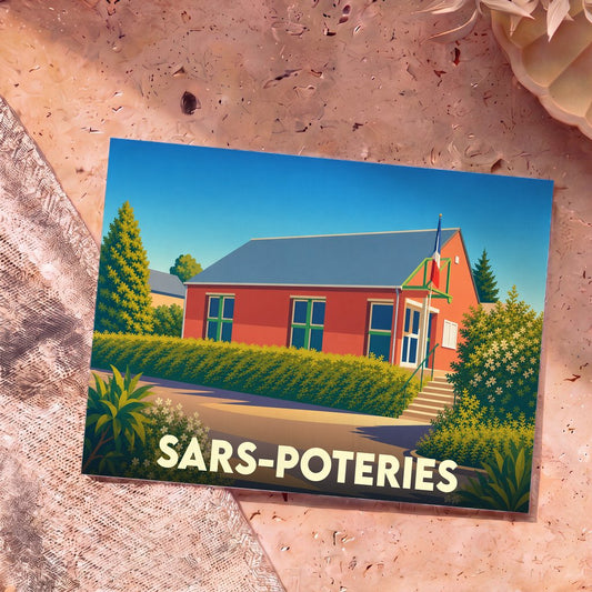 Carte postale souvenir de la ville de Sars-Poteries avec une illustration stylisée d'un bâtiment arborant le drapeau français.