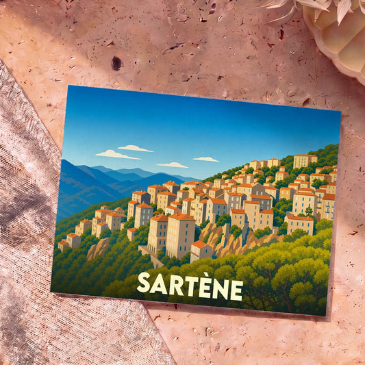 Carte postale souvenir de la ville de Sartène avec une illustration stylisée d'un village corse à flanc de montagne.