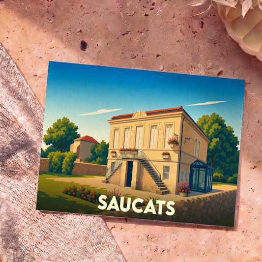 Carte postale souvenir de la ville de Saucats avec une illustration stylisée d'une maison traditionnelle girondine.