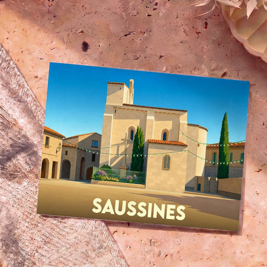 Carte postale souvenir de la ville de Saussines avec une illustration stylisée de son église romane sous un ciel bleu.