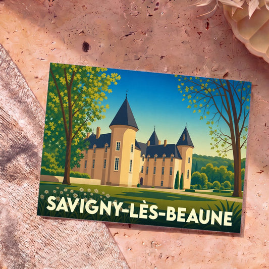 Carte postale souvenir de la ville de Savigny-lès-Beaune avec une illustration stylisée du château local.