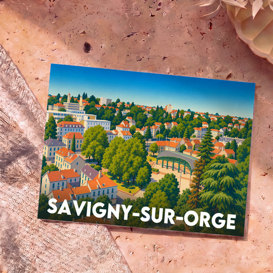 Carte postale souvenir de la ville de Savigny-sur-Orge avec une illustration colorée et stylisée de son paysage urbain verdoyant.