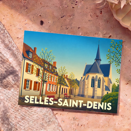 Carte postale souvenir de la ville de Selles-Saint-Denis avec une illustration stylisée de son église et de ses maisons colorées.