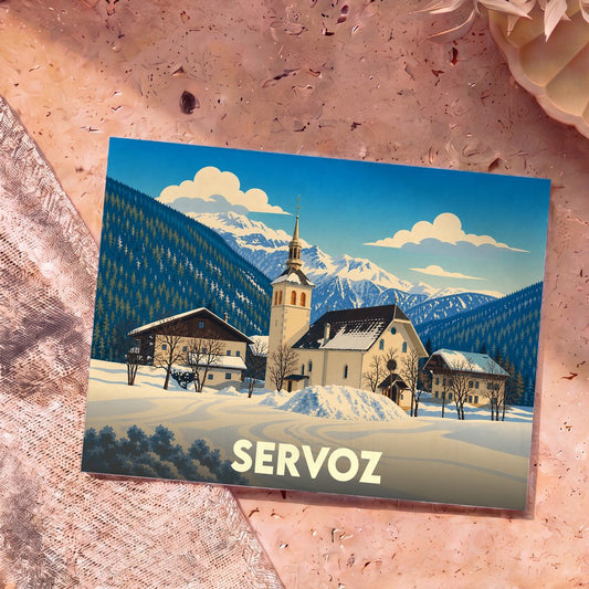 Carte postale souvenir de la ville de Servoz illustrant un paysage de montagne enneigé avec son église typique.