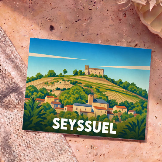Carte postale souvenir de la ville de Seyssuel arborant une illustration stylisée et colorée de ses paysages vallonnés.