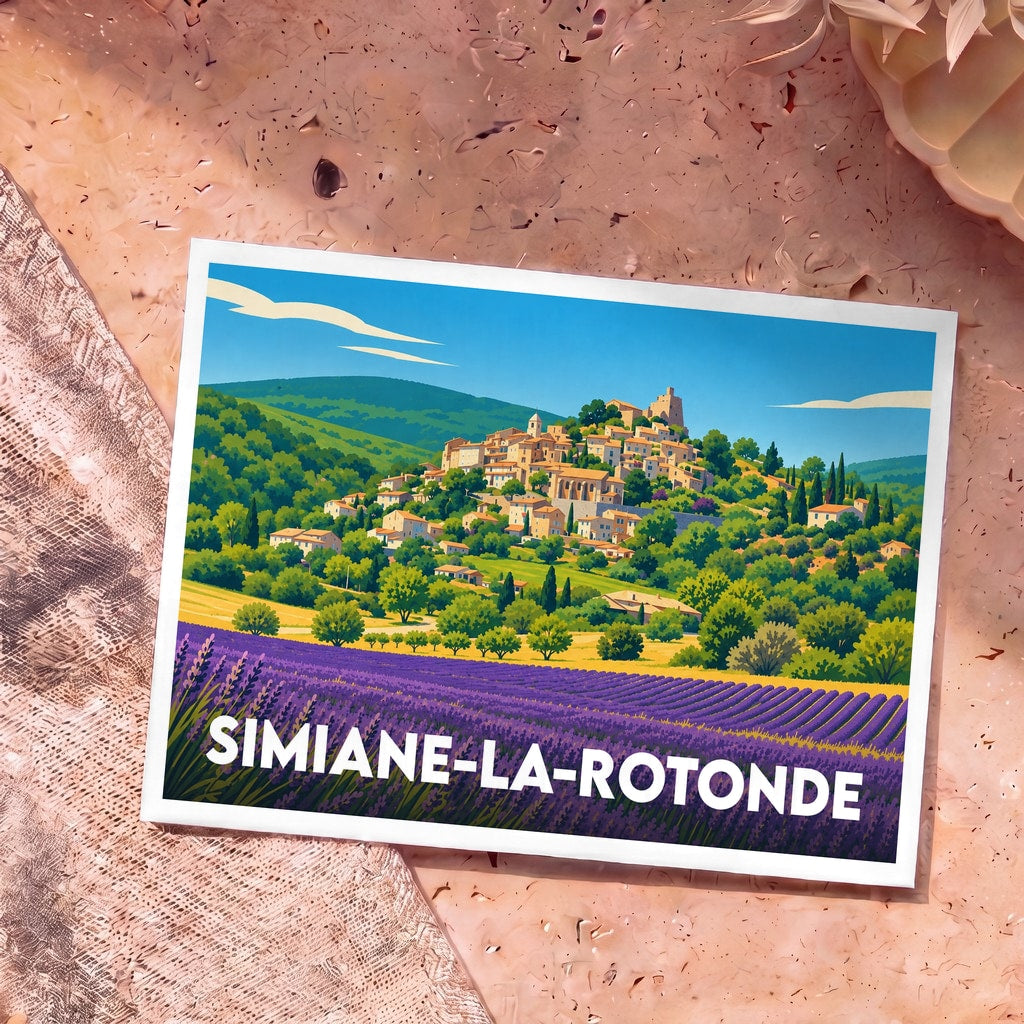 Carte postale souvenir de la ville de Simiane-la-Rotonde avec une illustration stylisée d'un champ de lavande et d'un village perché.