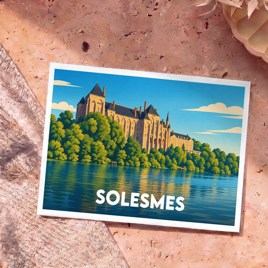 Carte postale souvenir de la ville de Solesmes illustrant son abbaye surplombant la Sarthe dans un style graphique épuré.