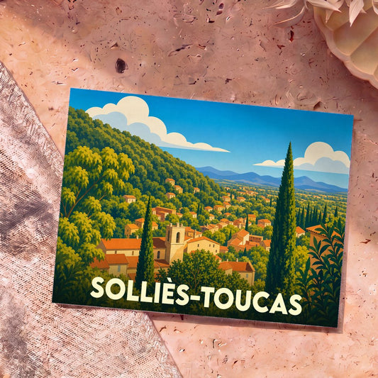 Carte postale souvenir de la ville de Solliès-Toucas avec une illustration stylisée et colorée du village.