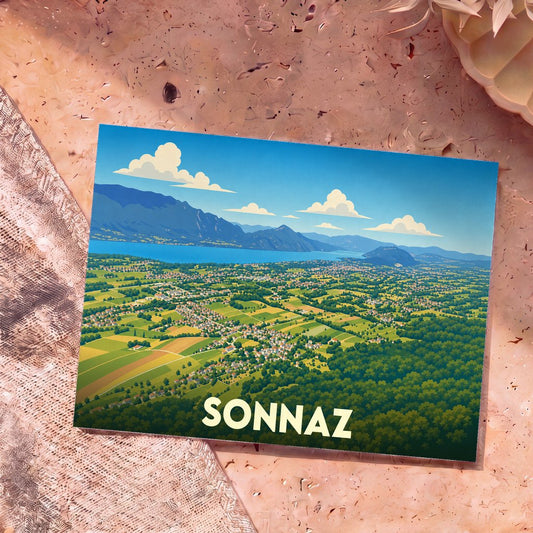 Carte postale souvenir de la ville de Sonnaz avec une illustration stylisée d'un paysage de vallée verdoyante bordant un lac.