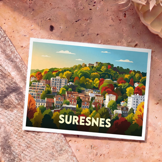 Carte postale souvenir de la ville de Suresnes illustrant ses maisons colorées sur une colline verdoyante.