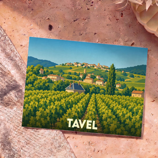 Carte postale souvenir de la ville de Tavel avec une illustration stylisée de ses vignobles et de son village.