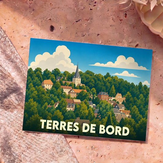 Carte postale souvenir de Terres de Bord avec une illustration stylisée d'un village niché dans la forêt.
