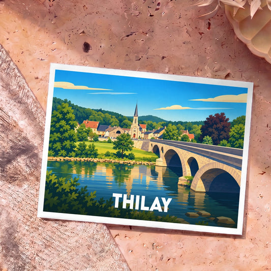 Carte postale souvenir de la ville de Thilay avec une illustration stylisée d'un pont en pierre et d'une église au bord de l'eau.