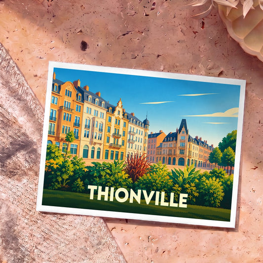 Carte postale souvenir de la ville de Thionville présentant une illustration stylisée de ses façades colorées.