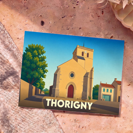 Carte postale souvenir de la ville de Thorigny avec une illustration stylisée de son église.