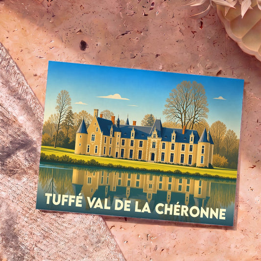Carte postale souvenir de Tuffé Val de la Chéronne avec une illustration stylisée du château et de son reflet sur l'eau.