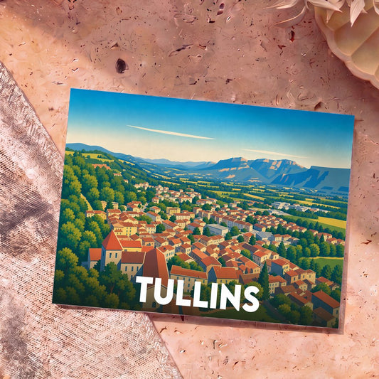 Carte postale souvenir de la ville de Tullins avec une illustration stylisée et colorée.
