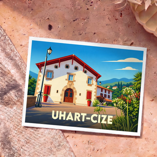 Carte postale souvenir de la ville de Uhart-Cize avec une illustration stylisée d'une maison basque traditionnelle.