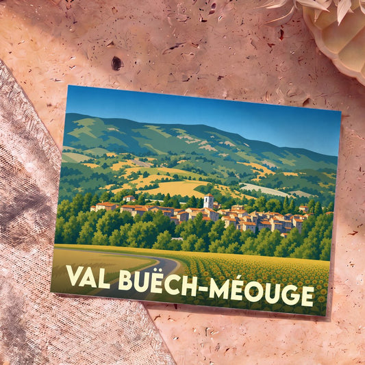Carte postale souvenir de Val Buëch-Méouge présentant une illustration stylisée d'un village provençal niché entre collines verdoyantes et champs de tournesols.