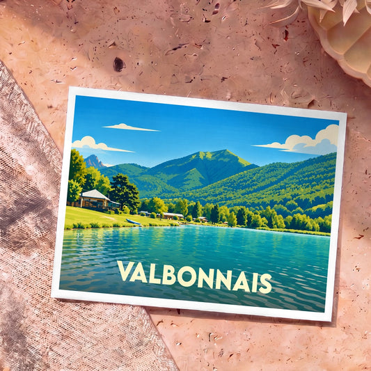 Carte postale souvenir de la ville de Valbonnais avec une illustration stylisée d'un lac de montagne.