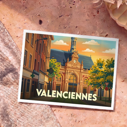 Carte postale souvenir de la ville de Valenciennes avec une illustration stylisée de sa gare sous un coucher de soleil.
