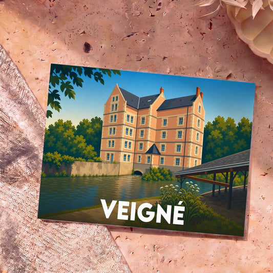 Carte postale souvenir de la ville de Veigné avec une illustration stylisée d'un moulin au bord de l'eau.