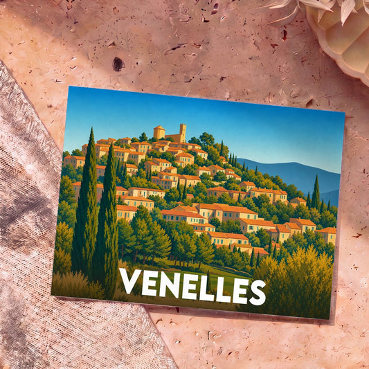 Carte postale souvenir de la ville de Venelles illustrant son village perché avec un style graphique coloré.