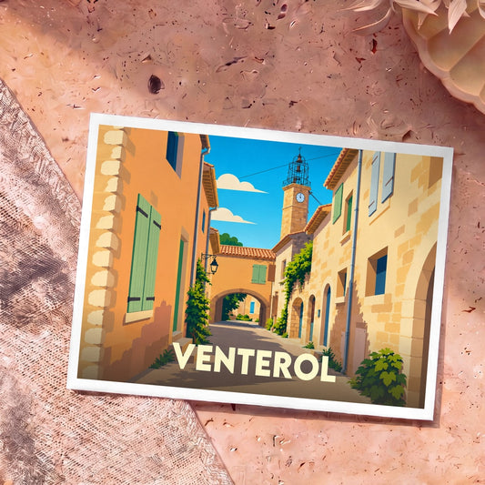 Carte postale souvenir de la ville de Venterol avec une illustration stylisée d'une rue ensoleillée et d'un clocher provençal.