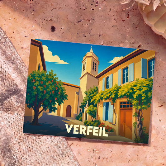 Carte postale souvenir de la ville de Verfeil avec une illustration stylisée d'une rue ensoleillée et de son clocher.