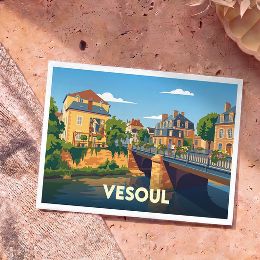 Carte postale souvenir de la ville de Vesoul illustrant un pont et des bâtiments historiques au bord de l'eau.