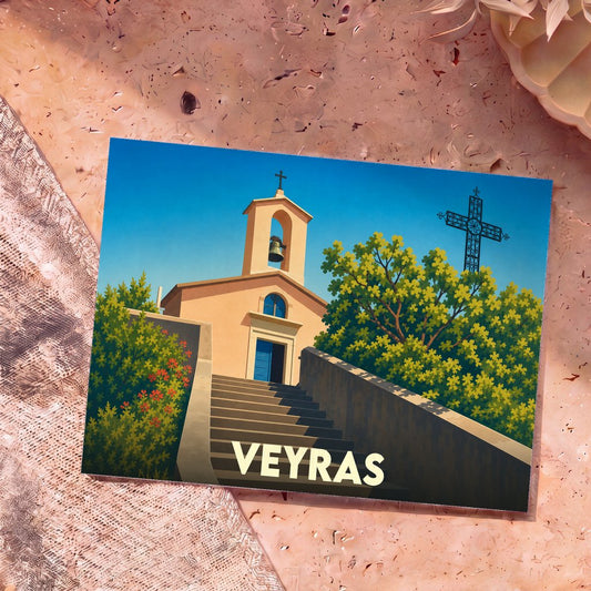 Carte postale souvenir de la ville de Veyras illustrant une église de village sous un ciel bleu azur.