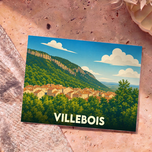Carte postale souvenir de la ville de Villebois avec une illustration stylisée de ses maisons au pied d'une montagne boisée.