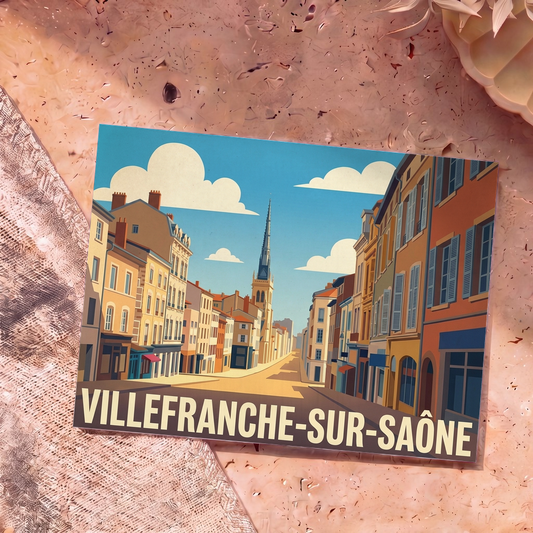 Carte postale souvenir de Villefranche-sur-Saône avec une illustration stylisée d'une rue colorée menant au clocher de l'église.
