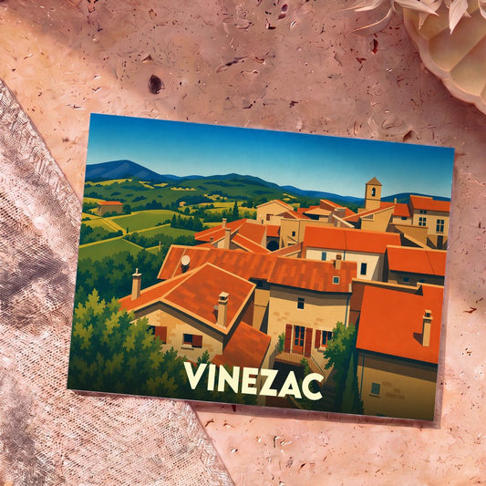 Carte postale souvenir de la ville de Vinezac illustrant ses toits typiques et ses collines environnantes.